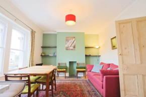 Spacious 2 storey penthouse flat, fantastic views!